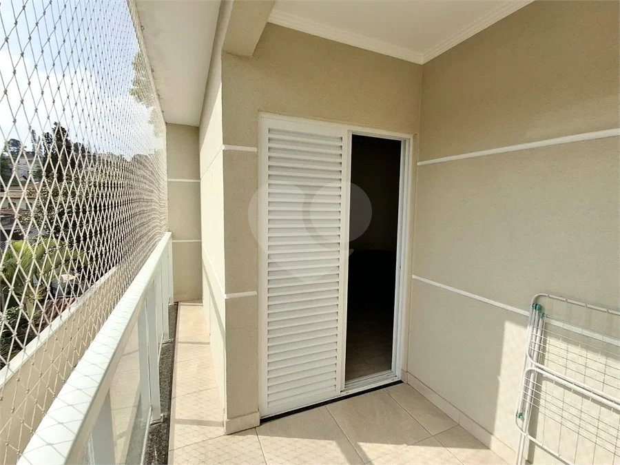 Casa à venda com 3 quartos, sendo 1 suíte, no condomínio Vila Arnoni, São Paulo - SP