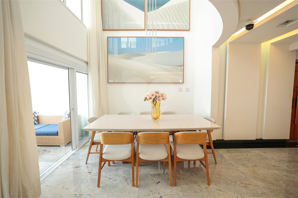 Apartamento à venda com 4 quartos, sendo 1 suíte,  em Vila Mariana, São Paulo, SP