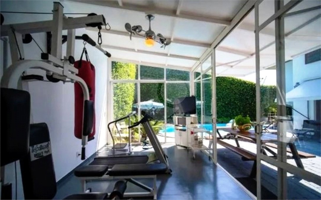 Casa à venda com 5 quartos, sendo 2 suítes,  em Jardim Everest, São Paulo, SP