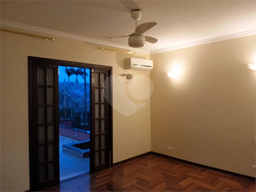 Sobrado à venda com 4 quartos, sendo 1 suíte, em Interlagos, São Paulo, SP