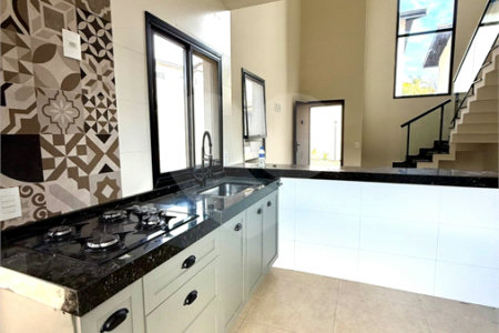 Casa à venda ou para alugar com 3 quartos, sendo 1 suíte, no condomínio Residencial Marchant Buarque, Atibaia - SP