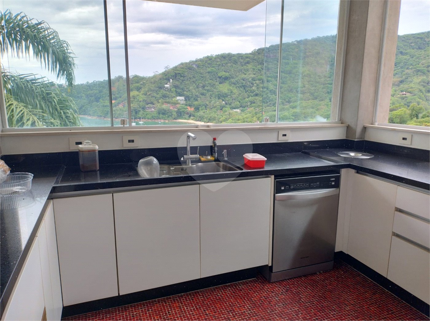 Casa à venda com 4 suítes em Praia Vermelha, Ubatuba, SP