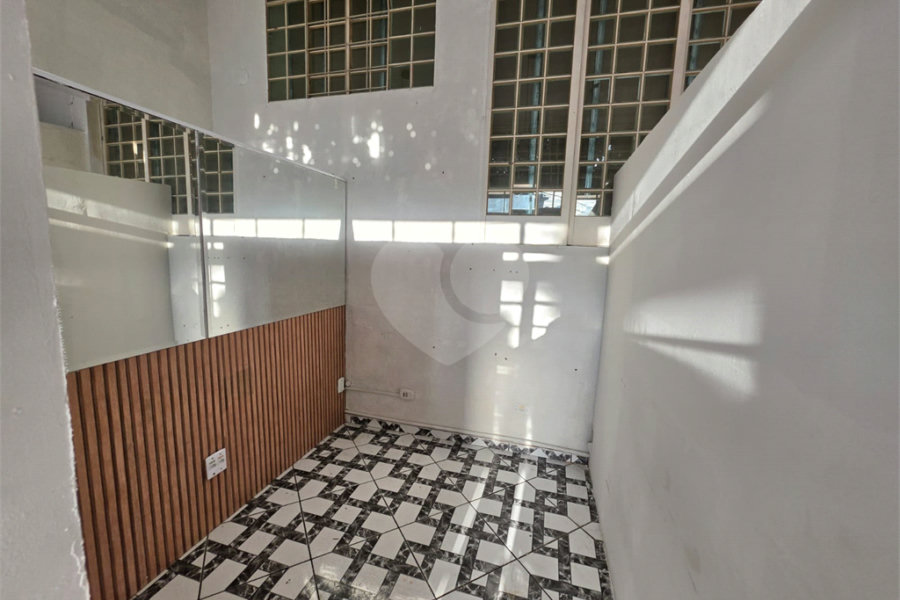 Salão à venda ou para alugar com 3 quartos, sendo 1 suíte, em Jardim Monjolo, São Paulo, SP