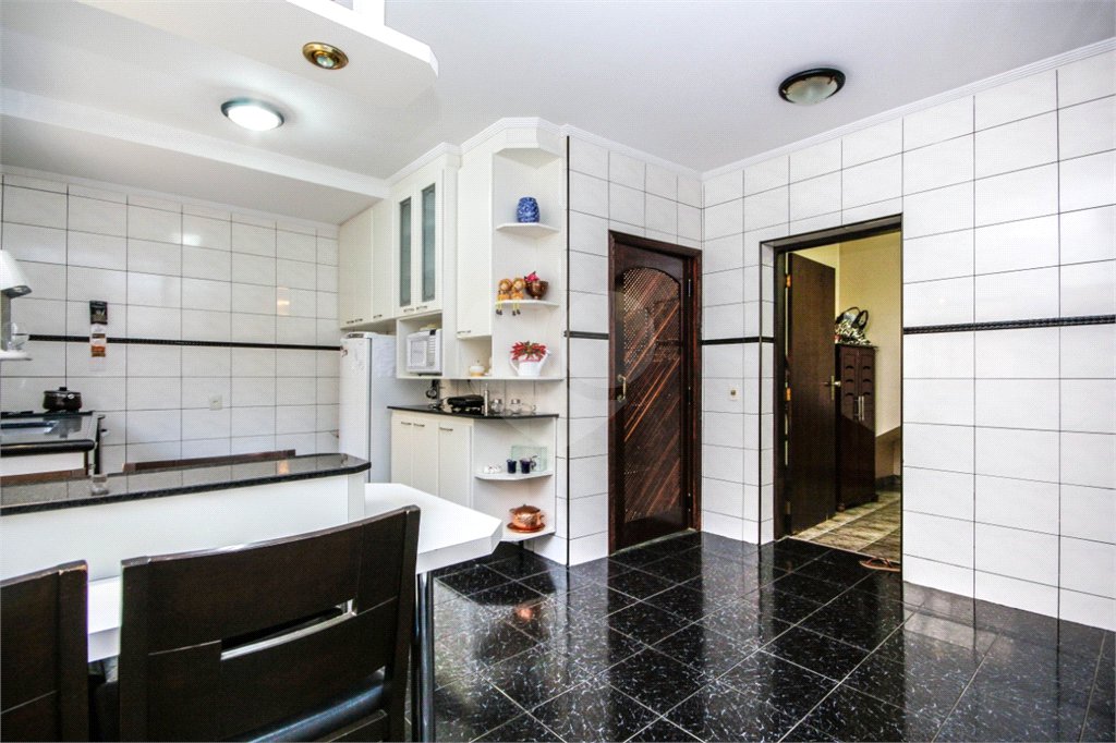 Casa à venda com 6 quartos, sendo 4 suítes, em Vila Anglo Brasileira, São Paulo, SP