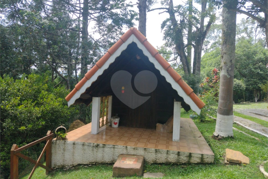 Casa à venda com 4 quartos, sendo 2 suítes,  no condomínio Cinco Lagos, Mairiporã - SP