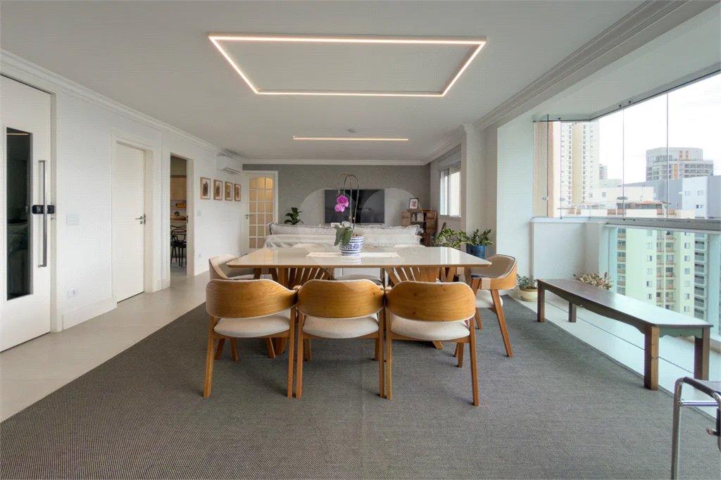 Apartamento com 205 metros no Campo Belo