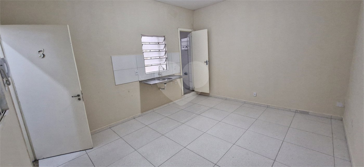 Kitnet para alugar com 1 suíte em Moinho Velho, São Paulo, SP