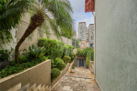 Sobrado à venda com 4 quartos, sendo 1 suíte, em Brooklin Velho, São Paulo, SP