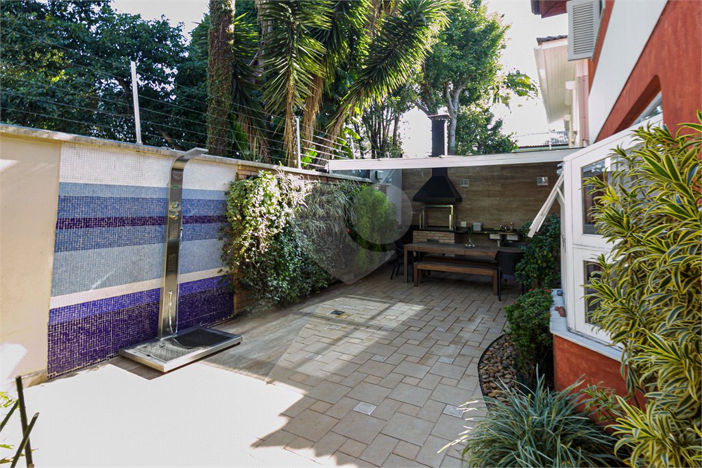 Casa à venda com 4 quartos, sendo 2 suítes, no condomínio Parque das Arvores, São Paulo - SP