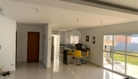 Casa à venda com 3 suítes no condomínio Altos de São Roque, São Roque - SP