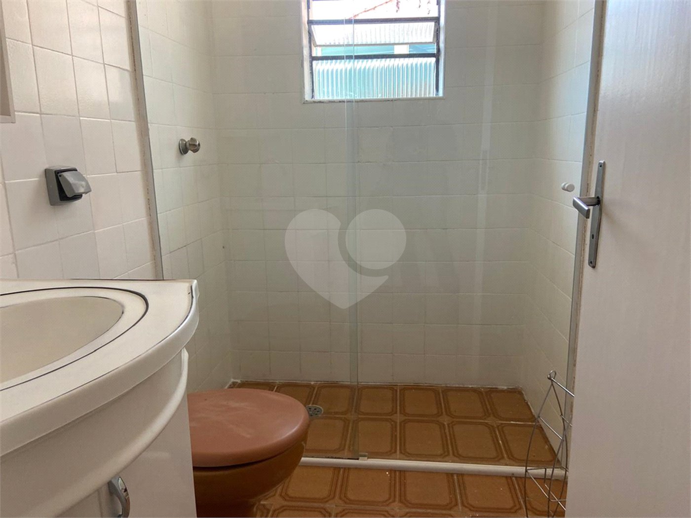 Sobrado à venda com 3 quartos, sendo 1 suíte,  em Parque Maria Domitila, São Paulo, SP