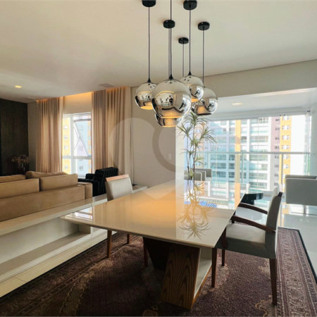 Apartamento à venda com 3 suítes em Campo Belo, São Paulo, SP