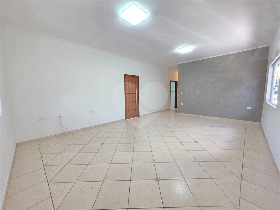 Casa à venda com 3 quartos, sendo 1 suíte, no condomínio Residencial Jardim das Palmeiras, Vinhedo - SP