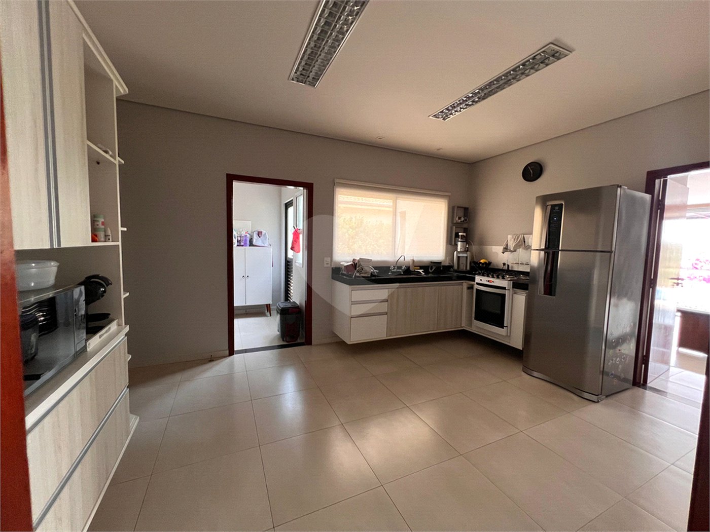Casa à venda com 3 quartos, sendo 2 suítes, no condomínio Terras de Mont Serrat, Salto - SP