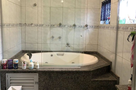 Casa à venda com 5 quartos, sendo 2 suítes, em Parque Continental Ii, Guarulhos, SP