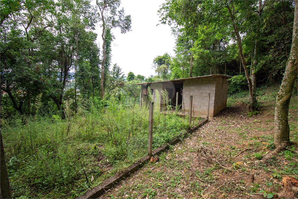 Chácara à venda com 4 quartos, sendo 2 suítes, em Vila Santa Rita, São Roque, SP
