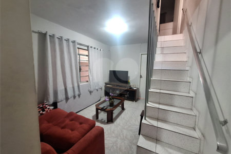 Sobrado à venda com 2 quartos em Vila Nivi, São Paulo, SP