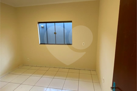 Casa para alugar com 3 quartos, sendo 1 suíte, em Parque das Aroeiras, Ponta Porã, MS