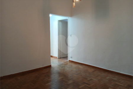 Casa Térrea à venda com 3 quartos em Pacaembu, São Paulo, SP