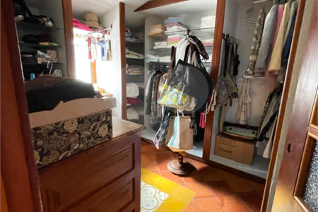 Casa à venda com 9 quartos, sendo 4 suítes, em Condomínio Flamboyant-b, Atibaia, SP