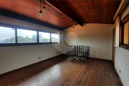 Sobrado à venda com 4 quartos, sendo 3 suítes,  em Interlagos, São Paulo, SP