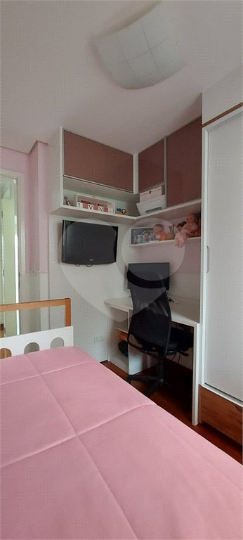 Casa à venda com 3 quartos, sendo 1 suíte, no condomínio Ville Resedá, São Paulo - SP