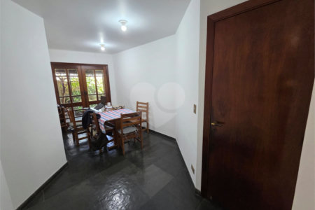 Casa à venda com 4 quartos, sendo 2 suítes, em Cidade São Francisco, São Paulo, SP