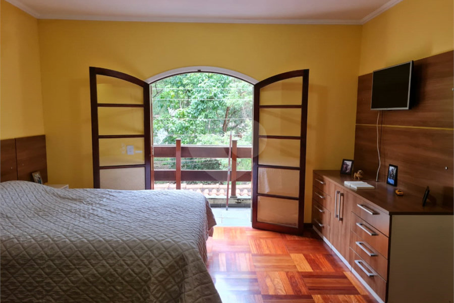 Sobrado à venda com 4 quartos, sendo 1 suíte,  em Jardim Leonor Mendes de Barros, São Paulo, SP