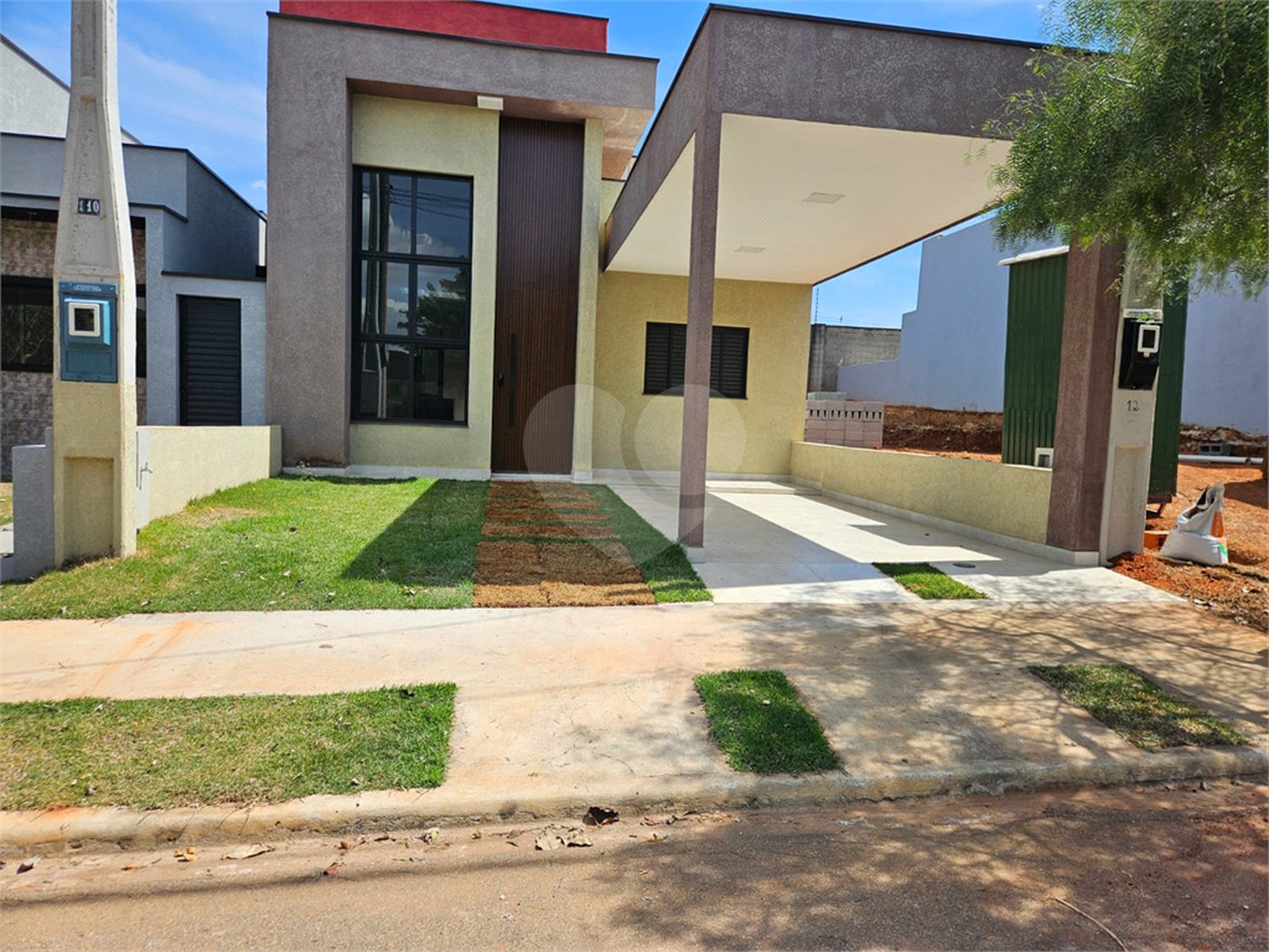 Casa à venda com 2 quartos, sendo 1 suíte, no condomínio Residencial Jardim, Sorocaba - SP