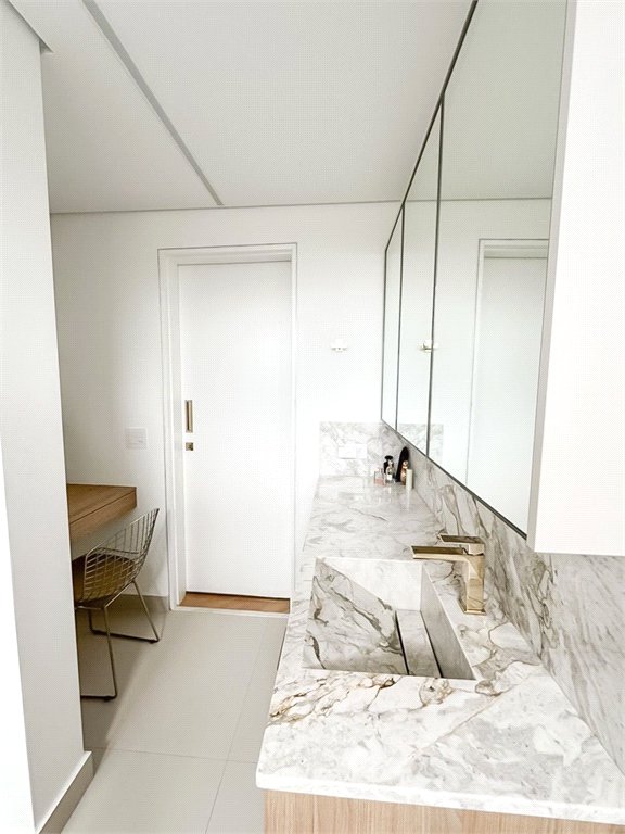 Apartamento à venda com 4 suítes em Vila Cordeiro, São Paulo, SP
