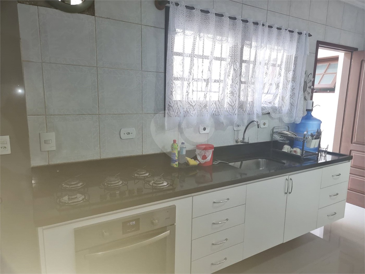 Sobrado à venda ou para alugar com 3 quartos, sendo 2 suítes,  em Ferreira, São Paulo, SP
