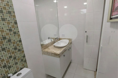 Sobrado à venda com 3 quartos, sendo 1 suíte, em Vila Nova Socorro, Mogi das Cruzes, SP