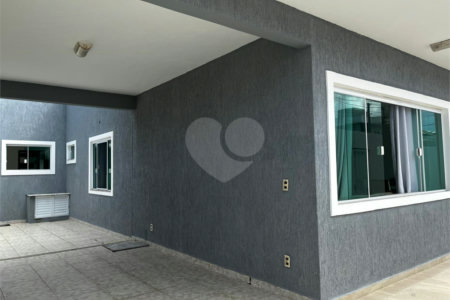 Casa à venda com 4 quartos, sendo 2 suítes, em Peró, Cabo Frio, RJ