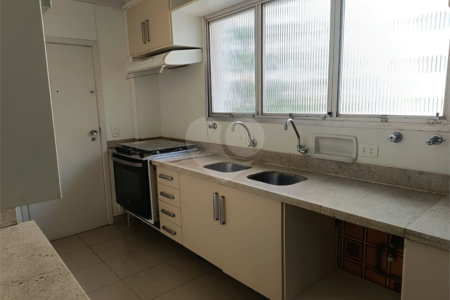 Apartamento à venda com 3 quartos, sendo 1 suíte, em Moema, São Paulo, SP