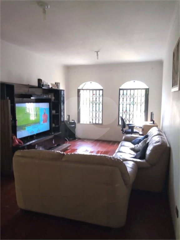 Sobrado à venda com 3 quartos, sendo 1 suíte,  em Vila Romero, São Paulo, SP