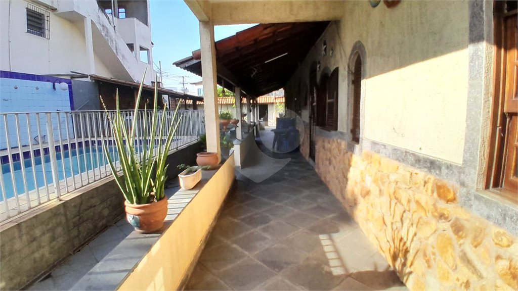 Casa à venda com 4 quartos, sendo 1 suíte, em Bangu, Rio de Janeiro, RJ