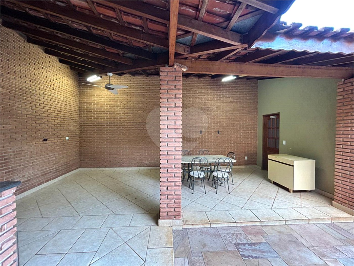 Sobrado à venda com 3 quartos, sendo 1 suíte,  em Parque dos Bandeirantes, Ribeirão Preto, SP