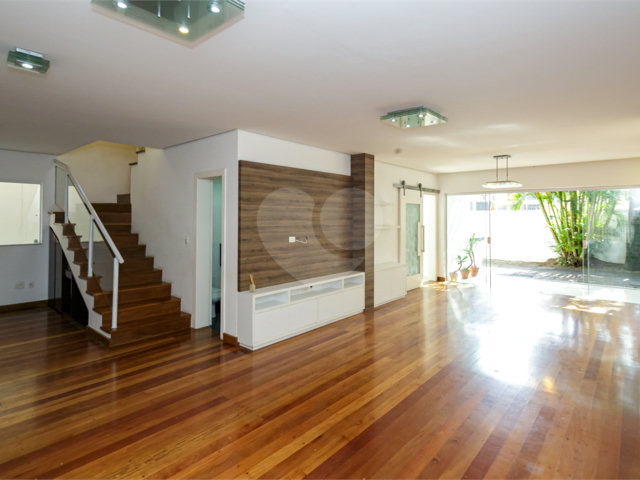 Casa à venda com 3 suítes no condomínio Villaggio Belvedere, São Paulo - SP
