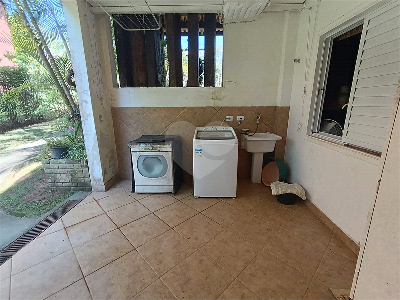 Casa à venda com 4 quartos, sendo 3 suítes, no condomínio Patrimônio do Carmo, São Roque - SP