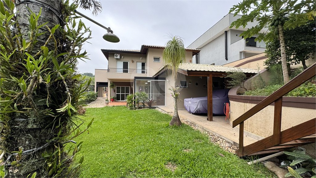 Casa à venda com 3 suítes no condomínio Residencial Delle Stelle, Louveira - SP
