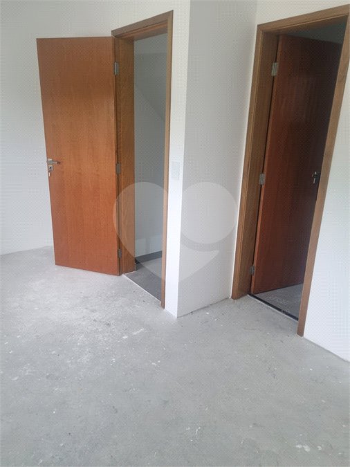 Sobrado à venda com 3 quartos, sendo 1 suíte, em Vila São Paulo, São Paulo, SP