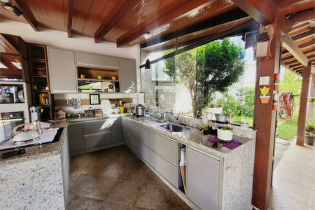 Casa à venda com 4 quartos, sendo 3 suítes,  no condomínio Acmti - Colinas do Mosteiro, Terras de Itaici e Recanto dos Pássaros, Indaiatuba - SP