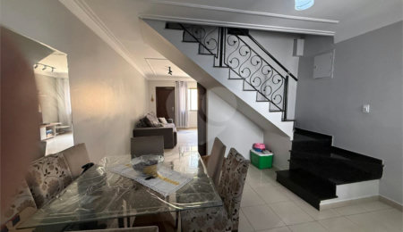 Casa à venda com 3 quartos, sendo 1 suíte, no condomínio Felipe, São Paulo - SP