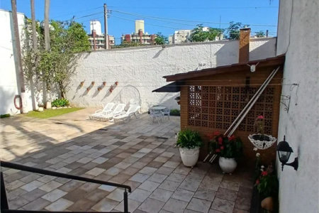 Sobrado à venda com 4 quartos, sendo 2 suítes,  em Jardim Leonor, São Paulo, SP