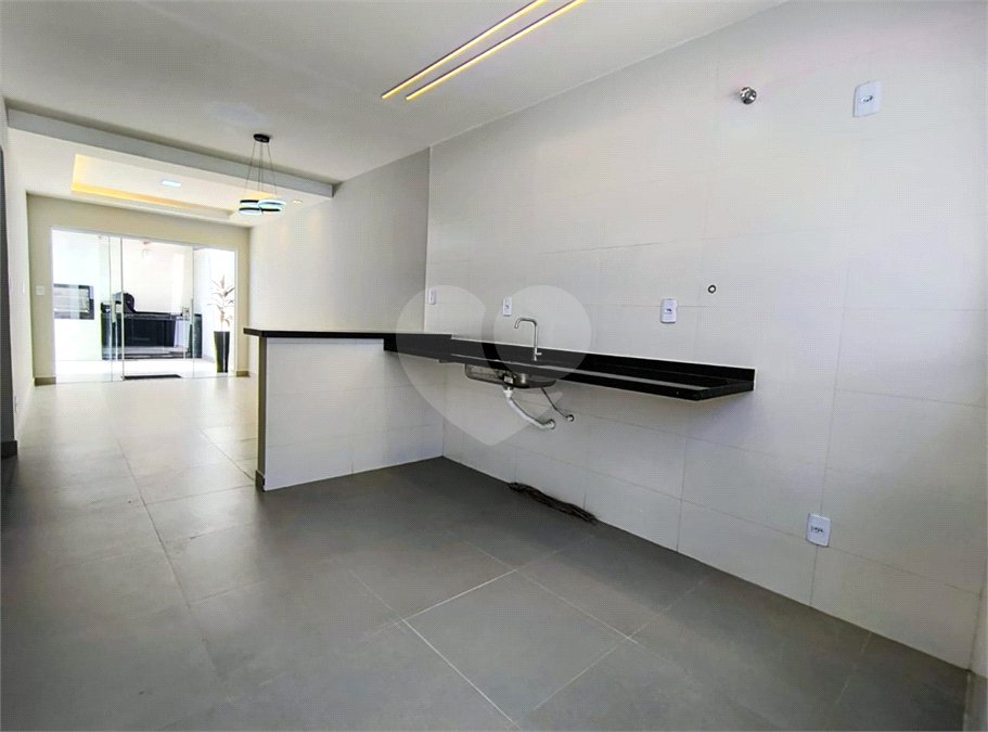 Casa à venda com 2 quartos, sendo 1 suíte,  em Guriri, Cabo Frio, RJ