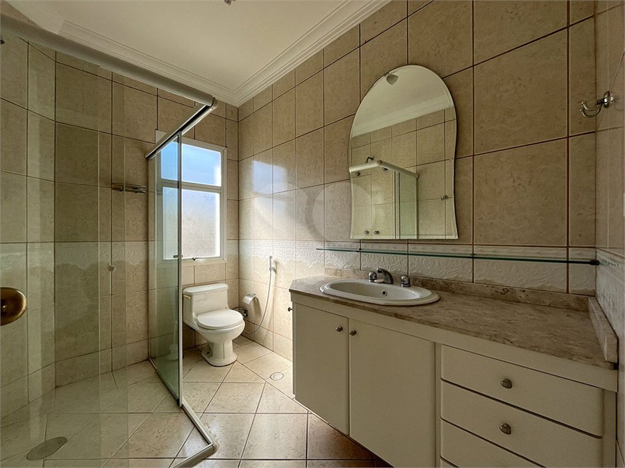 Casa para alugar com 4 quartos, sendo 2 suítes, no condomínio Porto Fino, São Paulo - SP