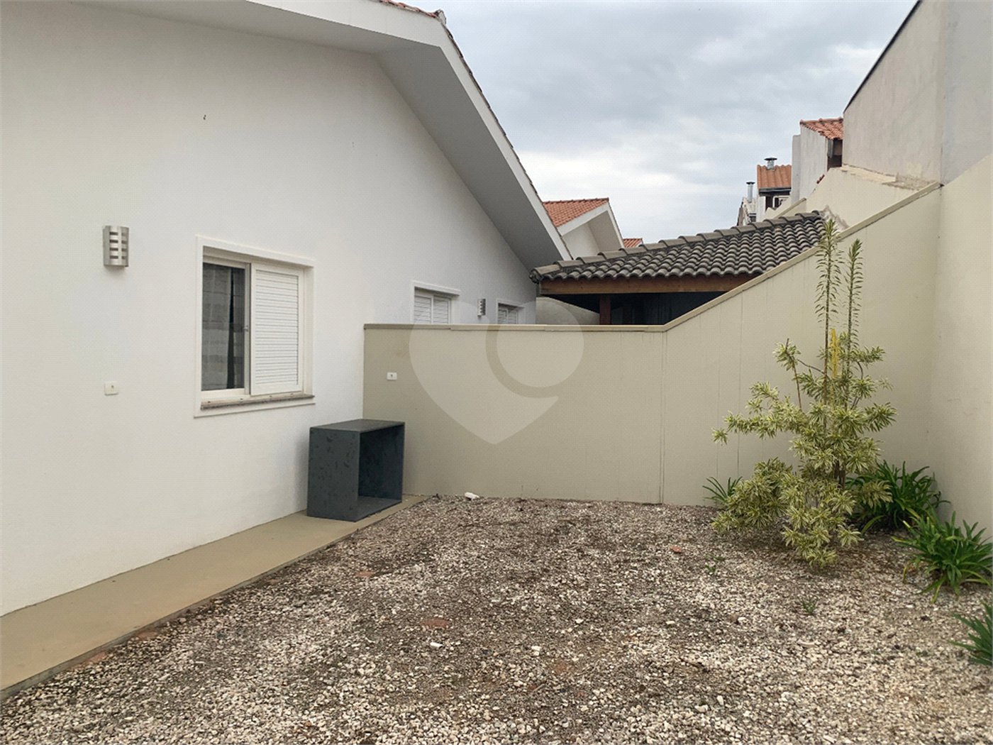 Casa à venda com 3 quartos, sendo 1 suíte, no condomínio Marf Iii- Fase III, Bom Jesus dos Perdões - SP