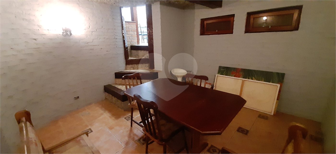 Sobrado à venda com 4 quartos, sendo 3 suítes, em Serra da Cantareira, Mairiporã, SP