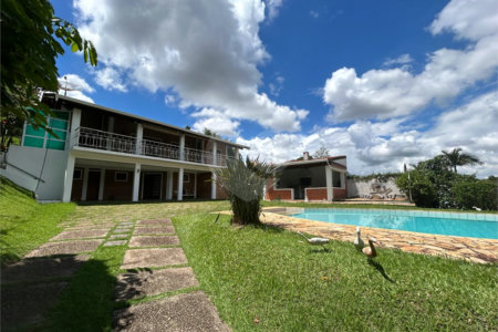 Casa à venda com 5 quartos, sendo 3 suítes, no condomínio Estância Marambaia, Vinhedo - SP