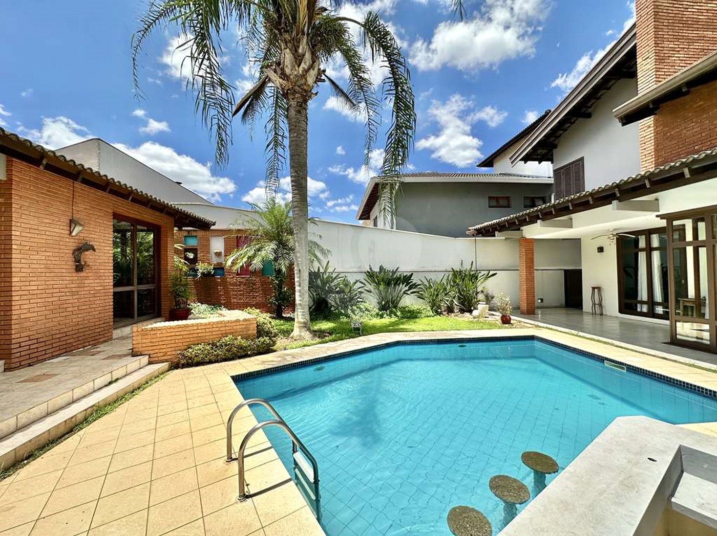 Casa à venda com 4 quartos, sendo 2 suítes,  no condomínio São Paulo Ii, Cotia - SP